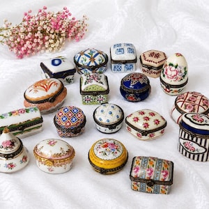 Kollektion av pillerdosor i vintageporslin – Romantisk presentask med ring