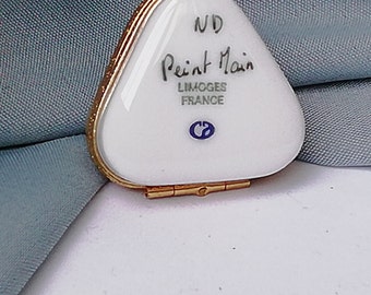フランス・リモージュ製磁器製ピルケース 手描きサイン入り限定版