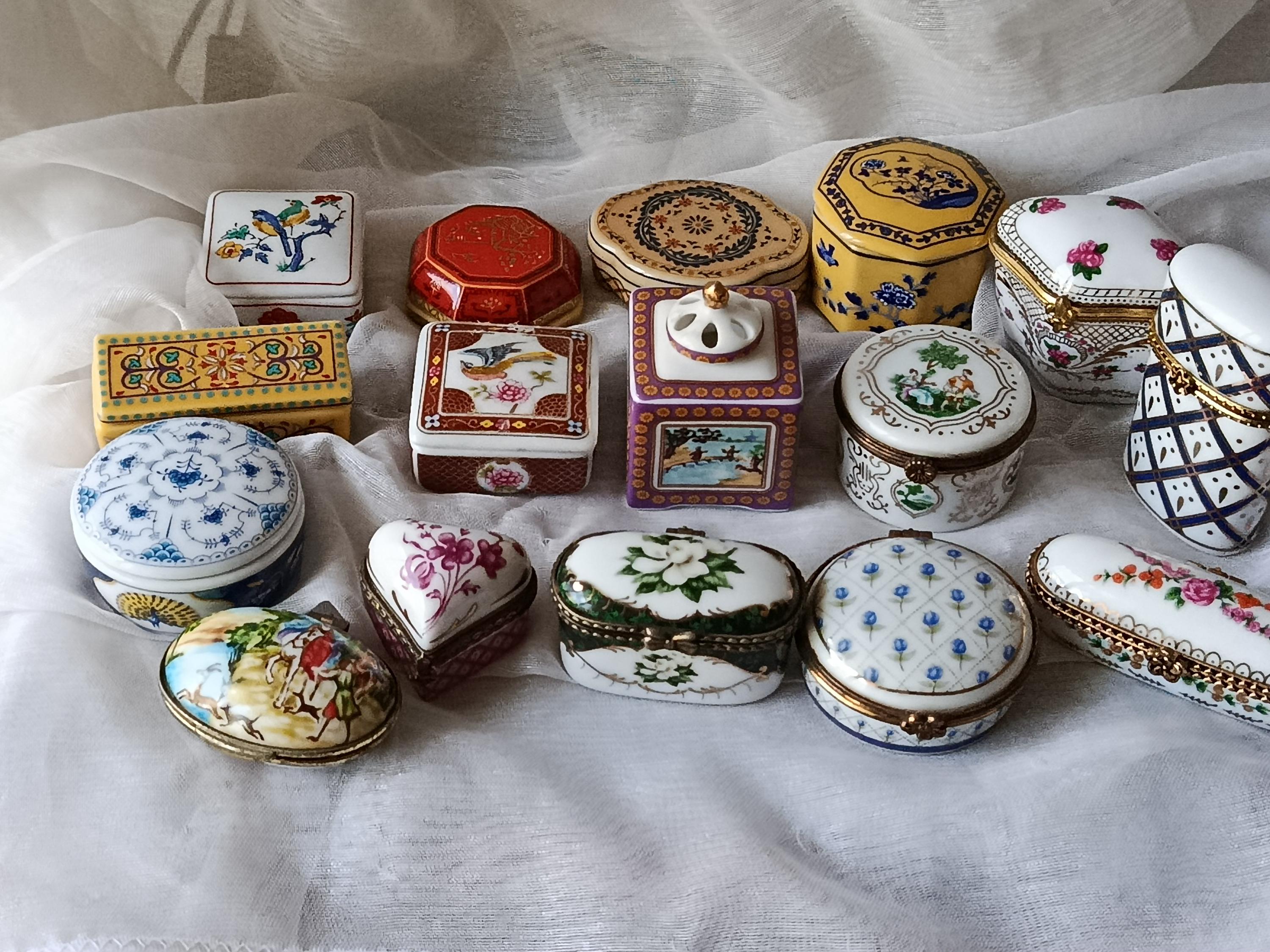 PILL ジュエリーボックス ヴィンテージ イギリス Crummlesのヴィンテージピルボックス(ジュエリーボックス)です。限定版 BOX 小物 モザイク 小物入れ