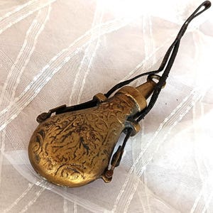 Antique Artisanal Bronze Powder Flask 17th-18th Century, Classical Ornate Renaissance Design, Rare European Collectible, Militaria