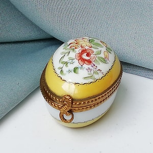 Limoges France Hand-Painted Porcelain Egg Trinket Box – Signed  - Vintage Porcelain Pillbox – Ring Gift Box - Limoges France Peint Main
