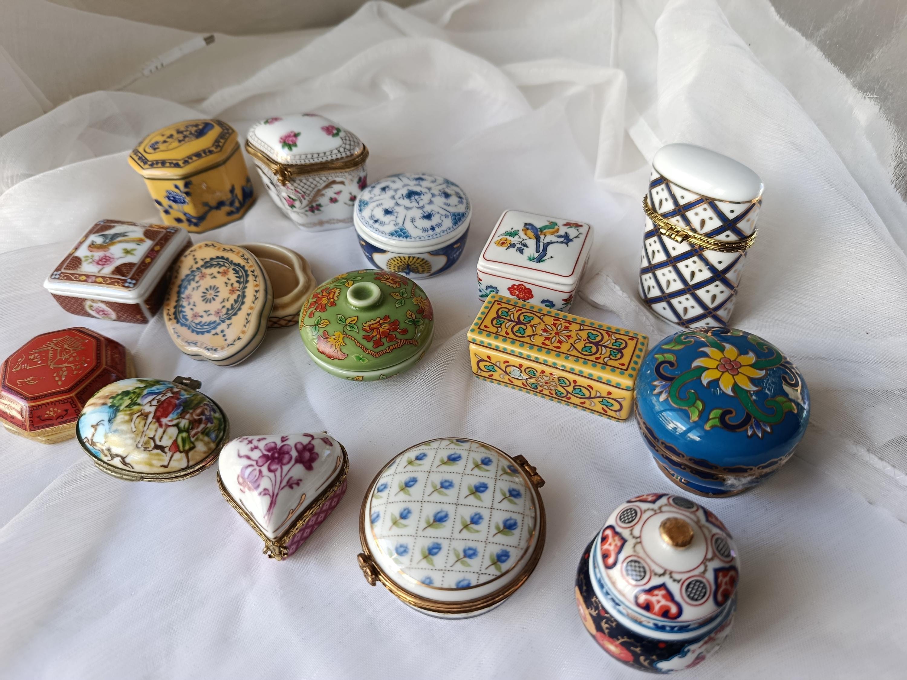 Crummlesのヴィンテージピルボックス(ジュエリーボックス)です。限定版 Antique pill box - Etsy 日本