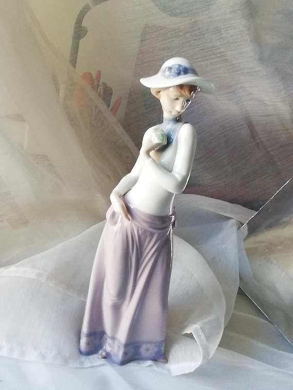 ヴィンテージNAOリヤドロ磁器フィギュア：春の女神、廃盤コレクターズ