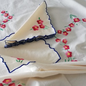 Vintage Hand-Embroidered Linen Tea Tablecloth & Napkin Set – Antique  Floral Table Linens, Shabby Chic Cottage Decor, Heirloom Embroidery