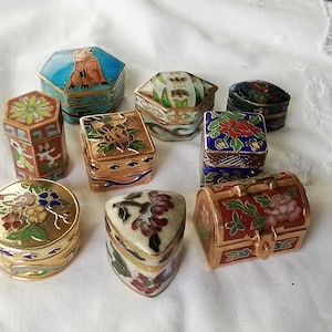 Vintage Chinese Cloisonné Pill Box Collection – Enameled Bronze Trinket Box – Handcrafted Antique Collectible – Oriental Gift Decor