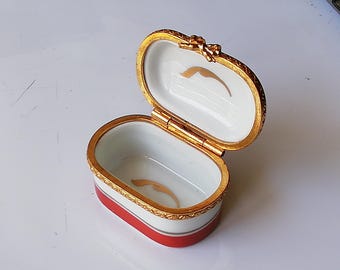 フランス・リモージュ製磁器製ピルケース 手描きサイン入り限定版