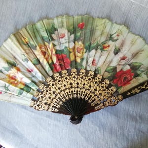 French Courtship Fan - Vintage 1980s Hand-Painted French Fabric Fan – Elegant Decorative Folding Fan, Retro Parisian Accessory