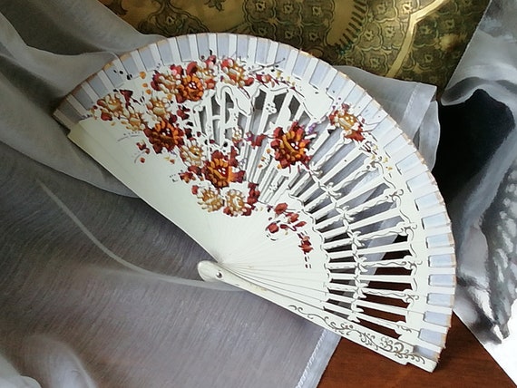 Vintage hand fan. Chinese folding  fan in lacquer… - image 1