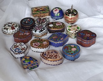 Antyczne chińskie pudełko na tabletki z emalii Cloisonné – ręcznie wykonany miniaturowy drobiazg z brązu emaliowanego, orientalny prezent
