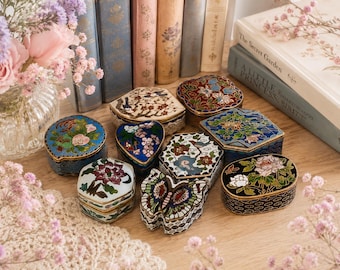 Vintage chińskie pudełko na pigułki Cloisonné: emaliowana ozdoba z brązu, wystrój orientalny
