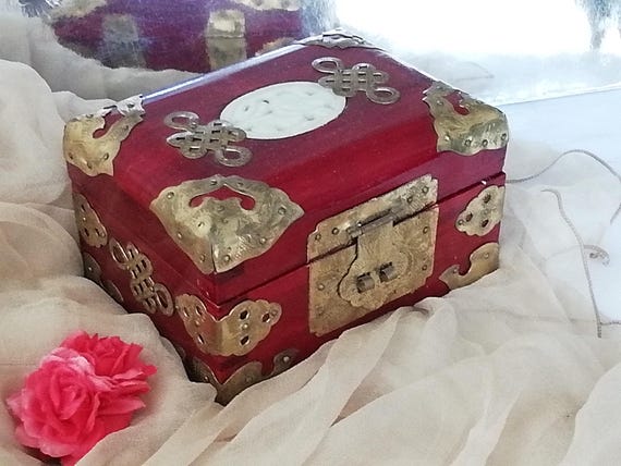 Vintage Chinese Lacquered Wooden Jewelry Box – Brass Details & Jade Medallion – Oriental Decor Piece