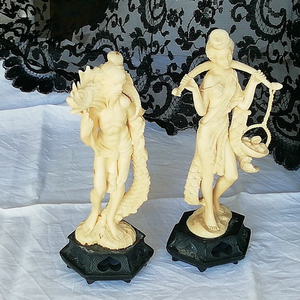 Vintage Italian-Made Asian Pair Statues in Oriental Style with Plastic Ivory Finish (1960s)