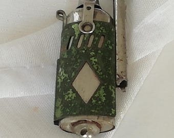 Antyczna zabytkowa zapalniczka do papierosów Trench - metalowa zapalniczka benzynowa z lat 40. XX wieku – kolekcjonerski wojskowy dodatek do palenia