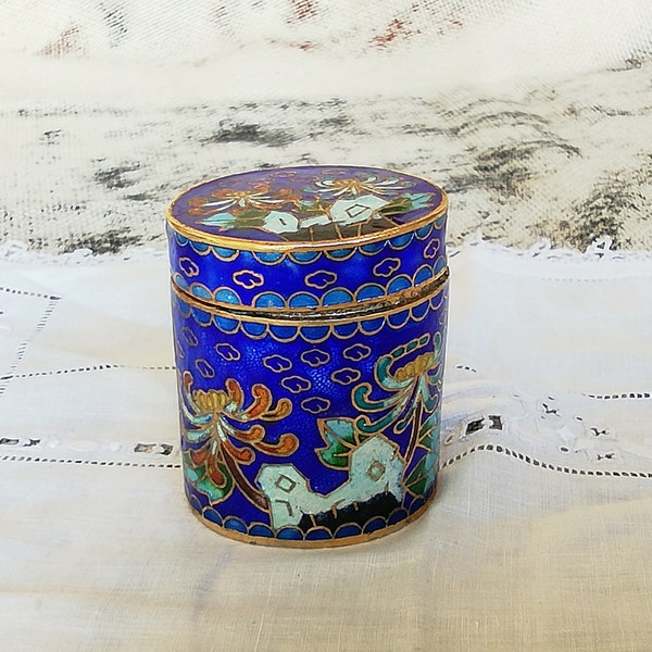 Vintage Chinese cloisonne trinket box. Handmade.Enameled /bronze. Home decor. Collectible.