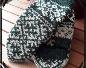 100% woollen knitted mittens