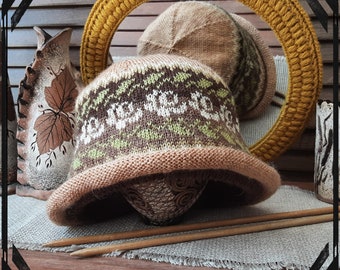 A slightly golden pink colour hat with ivory colour roses. Really a cute and elegant female style hat.