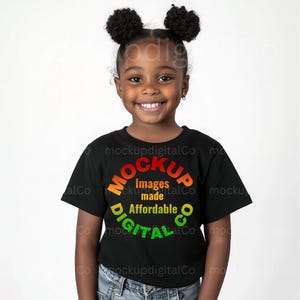 キッズ ベラ キャンバス 3001T ブラック T シャツ モックアップ • 小さな黒人少女 モックアップ • アフリカ系アメリカ人 • 子供モデル モックアップ • スタジオ美的モックアップ