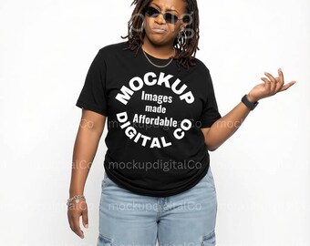 Bella Canvas 3001 Mockup T-shirt nera, BC3001 Mockup camicia nera, modella nera, Edgy Cool, afroamericano in stile studio, mockup maglietta nera