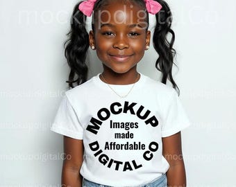 Bella Canvas 3001Y Weiß Mockup, Kinder-T-Shirt Mockup, Jugend Schwarz Modell T-Shirt Mockup, Afroamerikaner Jugend Mockup, Trendy Mockup T-Shirt