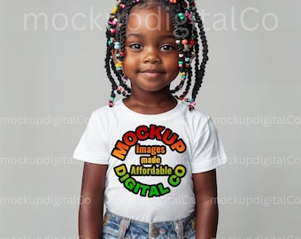 Maqueta de camiseta para niños / Bella Canvas 3001 / Modelo de niña negra / Afroamericana / Fondo de estudio / Maqueta de camiseta / Descarga digital