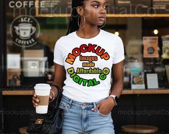 Toile Bella 3001 | Maquette de t-shirt blanc | Modèle femme noire | Coffee Shop Esthétique | Style de vie urbain afro-américain | Téléchargement numérique