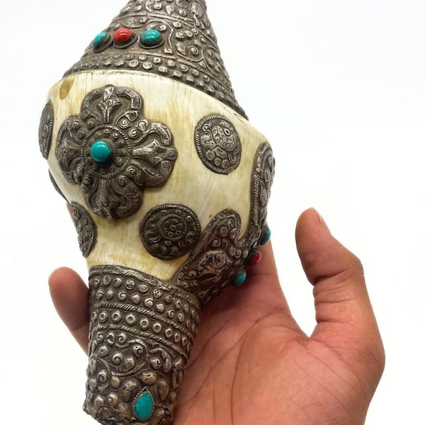 Antique Piece Sankha - Sankha with Encraved Dsigns and Moonga - Symbol of Lord Vishnu - Hindu Traditional Instrument - White Conch Shell