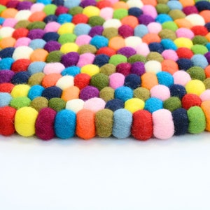 15 color combination felt ball rug