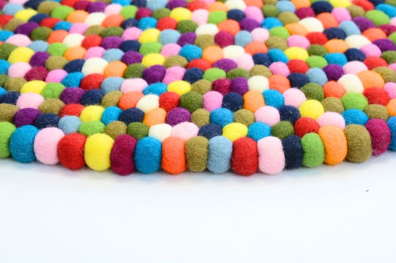 15 color combination felt ball rug