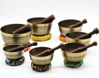 7つの金属製チベットシンギングボウル：サウンドヒーリングと瞑想（8