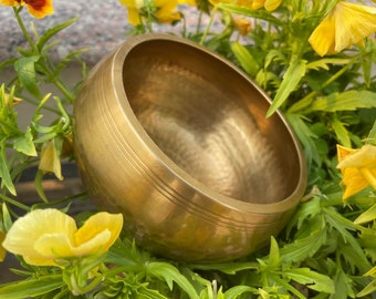 Hand Hammered Antique Singing Bowl - Tibetan Sound Bowl - Sound Bath and Healing - Meditating Bowls - Yoga and Peacefulness