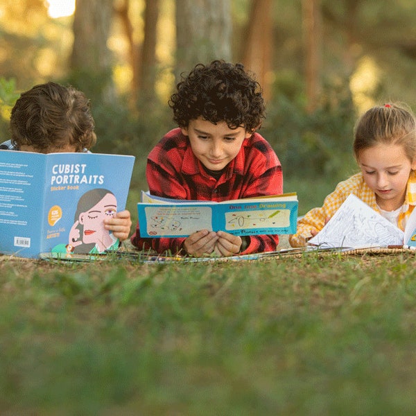 Livre pour enfants avec autocollants pour faire des portraits cubistes, Livre pour enfants Picasso, Portraits cubistes,  créer un visage