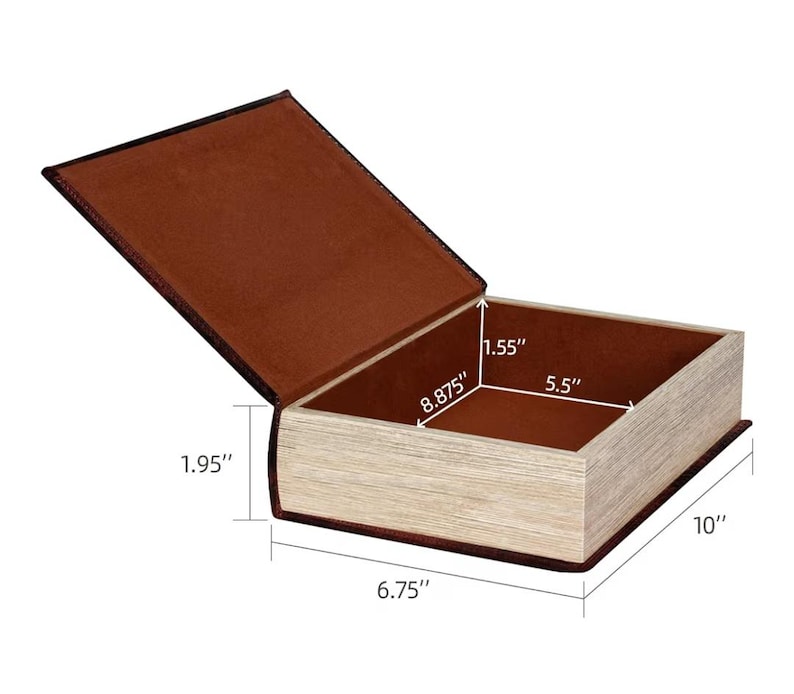 Peut inclure: Une bo&icirc;te marron en forme de livre avec un couvercle ouvert. L'int&eacute;rieur est marron, et la bo&icirc;te mesure 25,4 cm de long, 17,15 cm de large et 4,95 cm de haut. Les dimensions int&eacute;rieures sont de 22,54 cm sur 13,97 cm et 3,94 cm de profondeur.