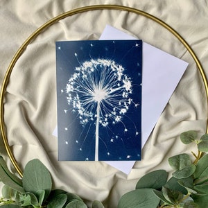 Carte de voeux Allium géant - Blanc à l'intérieur de l'art mural blanc et bleu - Imprimé botanique bleu avec des fleurs blanches