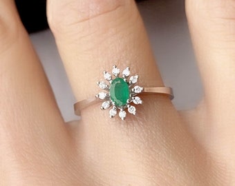 Halo Diamond Gold Ring with Emerald Gemstone, Oval Cut Engagement Ring, Flower Design Wedding Jewelry, Thin Band, Marriage Proposal