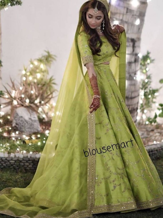 Pin by Kritika Sain on mom | Bridal dresses pakistan, Christian wedding  sarees, Prom dresses ball gown