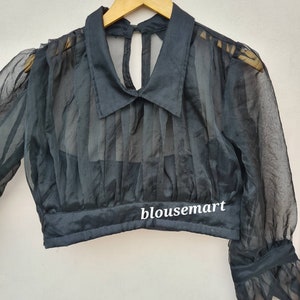Pluizige blouse van organza, zwarte blouse van organza, blouse met pofmouwen en kraag, indian designer blouse, sari-blouse, sari-blouse, crop top, kant-en-klare blouse