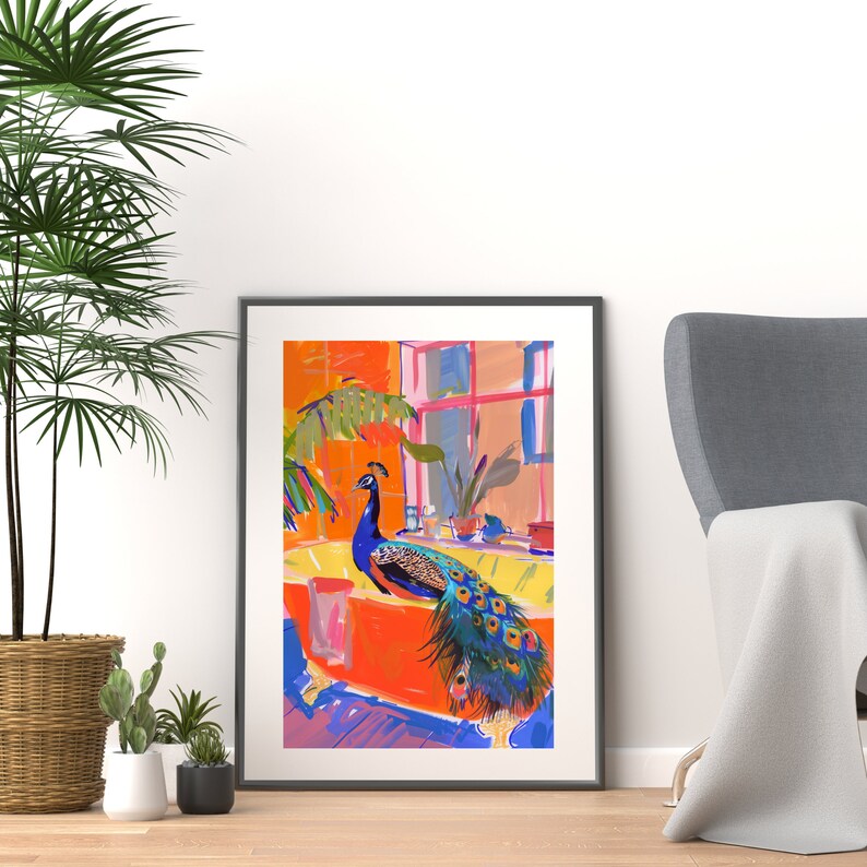 Puede incluir: Una impresi&oacute;n enmarcada de una pintura colorida que representa un pavo real en una ba&ntilde;era con una ventana y plantas en el fondo.