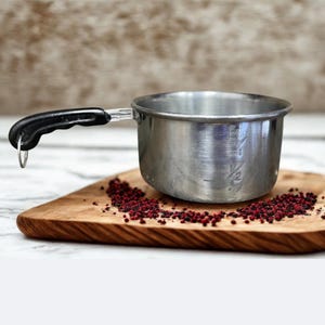 Vintage Tin Measuring Cup, Kitchen Utensil, Retro Cabin Decor, Metal Cup with Handle, Masculine Kitchen, Industrial Decor
