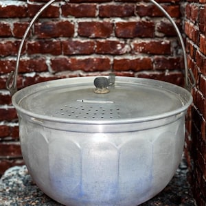 Antique Aluminum Stock Pot,Vintage Bail Pail,Rustic Cabin Kitchen Decor,Primitive Pot,Old Lodge Decor