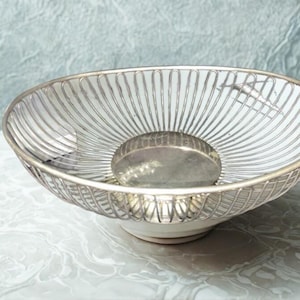 Regal  Quality Silver Bread Basket, Vintage Metal Basket, Formal Table Server, Wire Muffin Bowl, Centerpiece, wedding Decor, Holiday Table