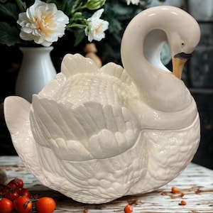Vintage Swan Bowl,Soup Terrine,White Swan Dish, Large White Soup Tureen,Ceramic Swan with Lid,Swan Planter, Centerpiece,Farmhouse,Midcentury