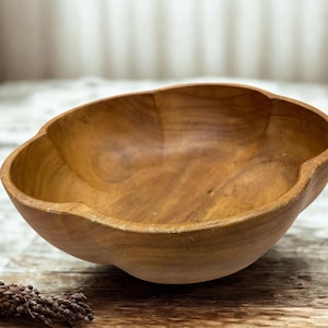 Wood Bowl, wooden bowl, acacia wood bowl, vintage wood bowl, vintage wooden bowl, scalloped wood bowl, unique wood bowl, unique vintage bowl