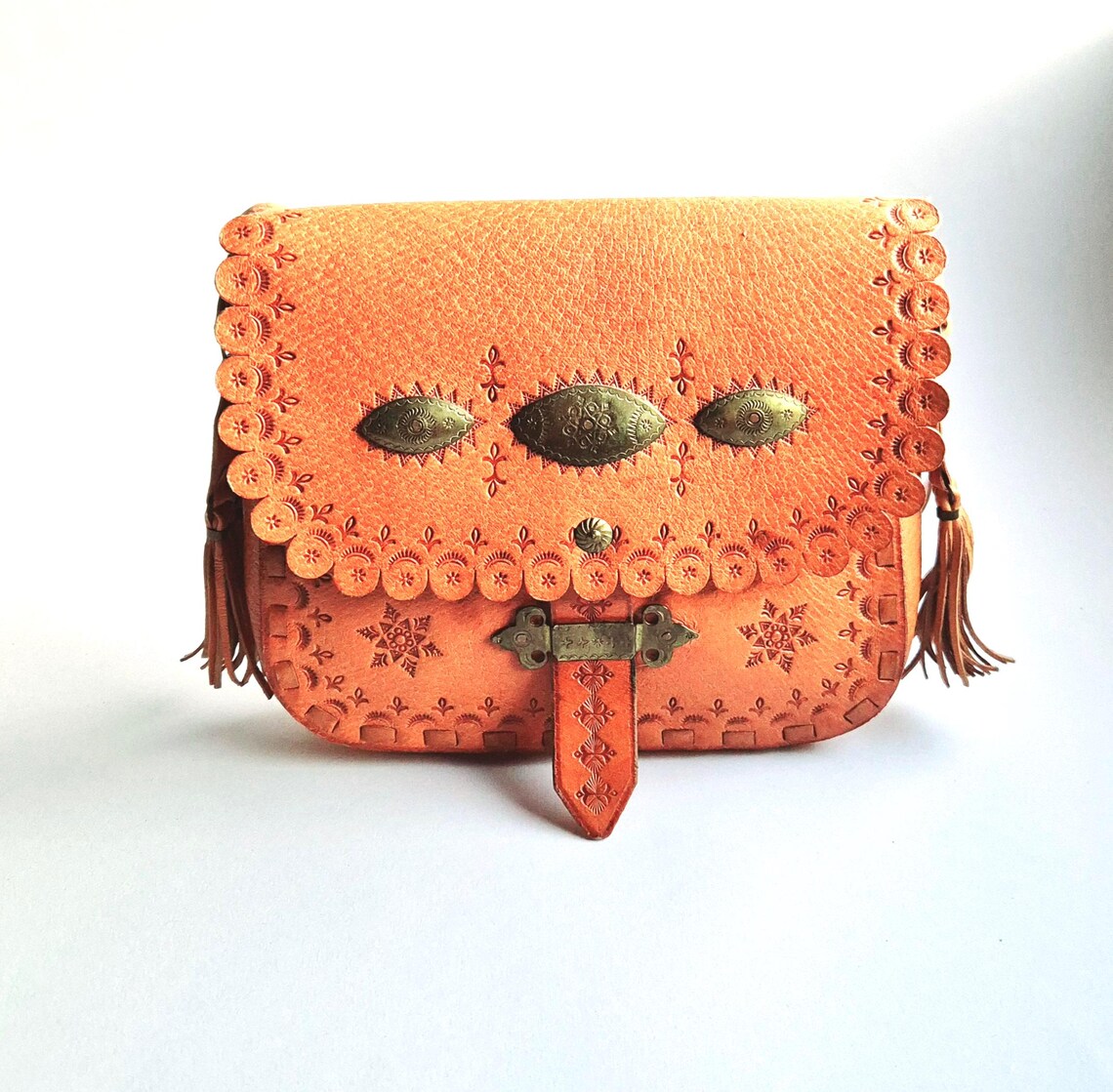 Vintage Tooled Leather Saddle Bag, Boho Crossbody Purse, Handmade Brown Leather Handbag, Western Shoulder Bag, Rustic Artisan Festival Bag, foto 1 di 5