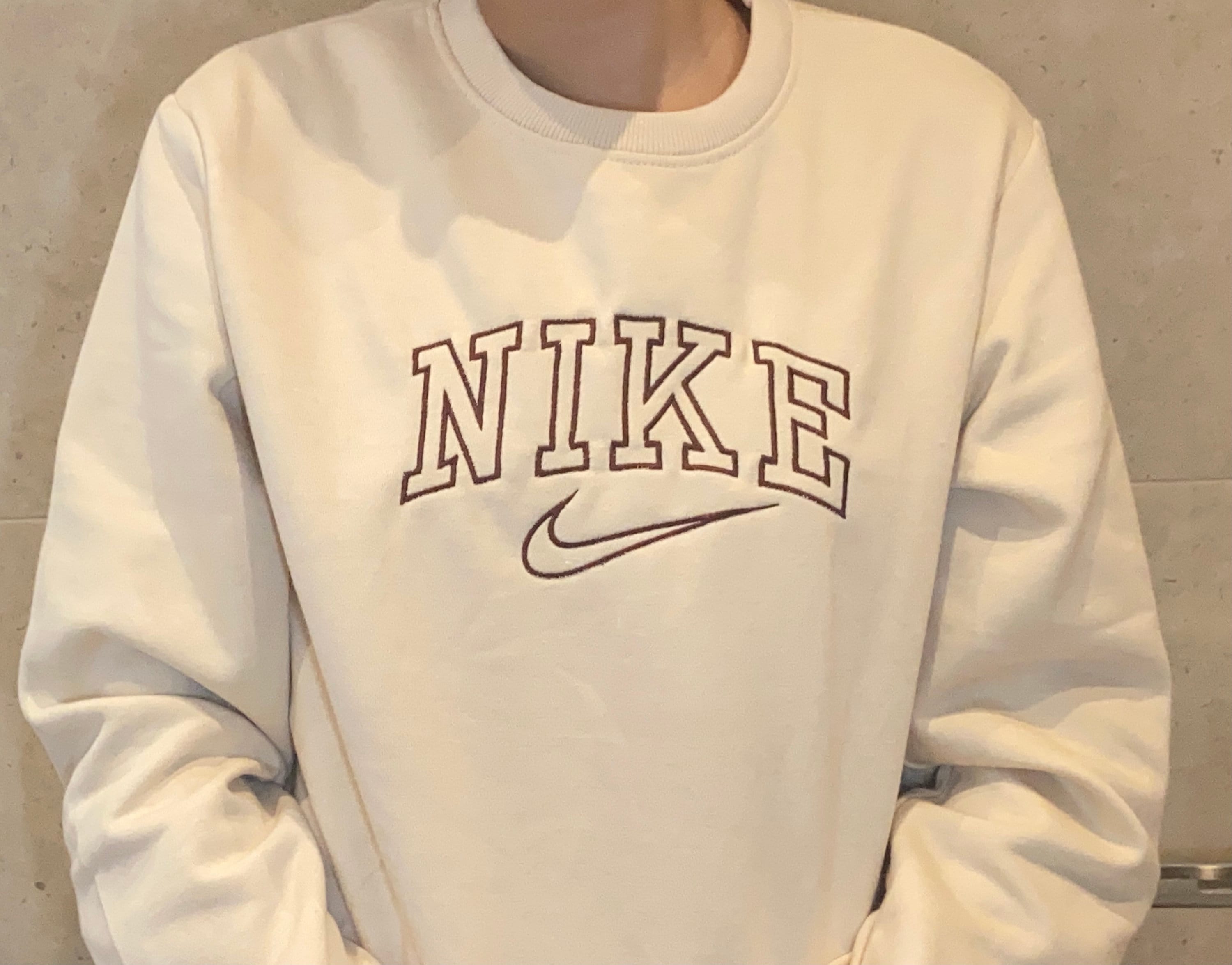 beige sweatshirt nike