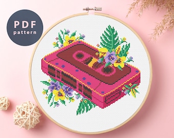 Wzór haftu krzyżykowego z motywem kwiatowym na kasecie magnetofonowej: Haft muzyczny (do pobrania w wersji cyfrowej)