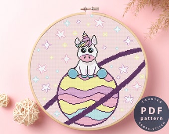 Wzór haftu krzyżykowego „Jednorożec w kosmosie” dla początkujących (wersja cyfrowa do pobrania)