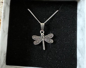 Collana in argento sterling con libellula