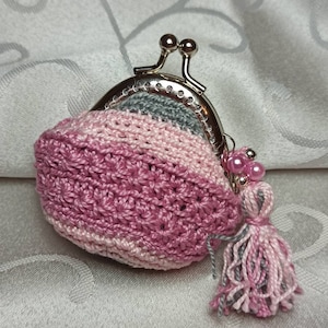 Handmade crochet purse with round nozzle and tassel with perlites, crochet handmade purse crochet colors mauve pink stick and pearl grey