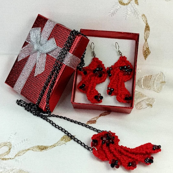 Ensemble de bijoux faits à la main au crochet rouge avec cistals noirs, ensemble de collier et boucles d’oreilles au crochet rouge
