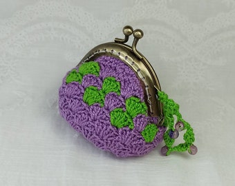 Handmade vintage style bicolor purse in lilac and green crochet with an exclusive agate pendant, women's mini jewelry wallet